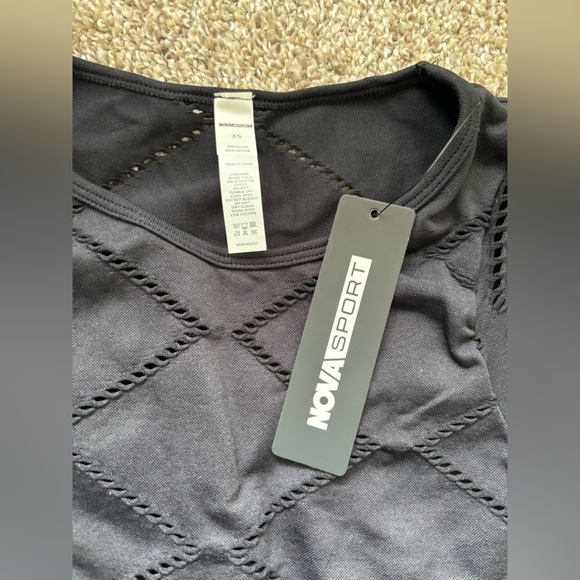 Fashion Nova Sport Top - Picture 4 of 5